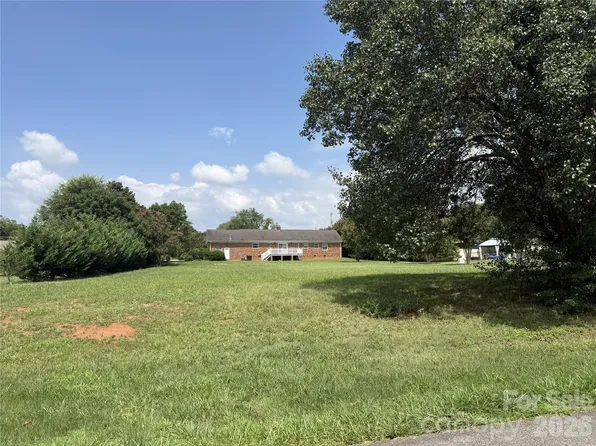 325 Thistle Ln, Statesville, NC 28625