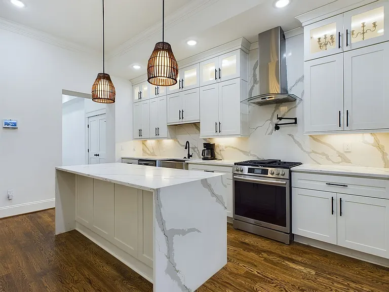 2515 E Franklin St — Photo 7