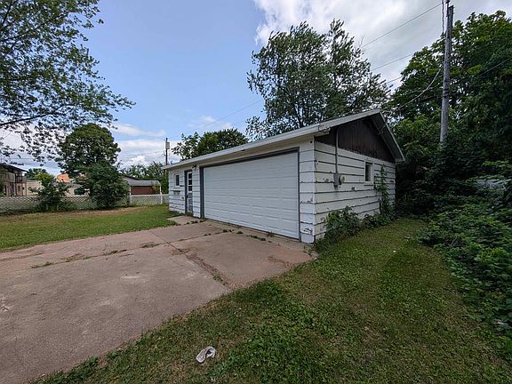 4th image of 130 S Andrews St