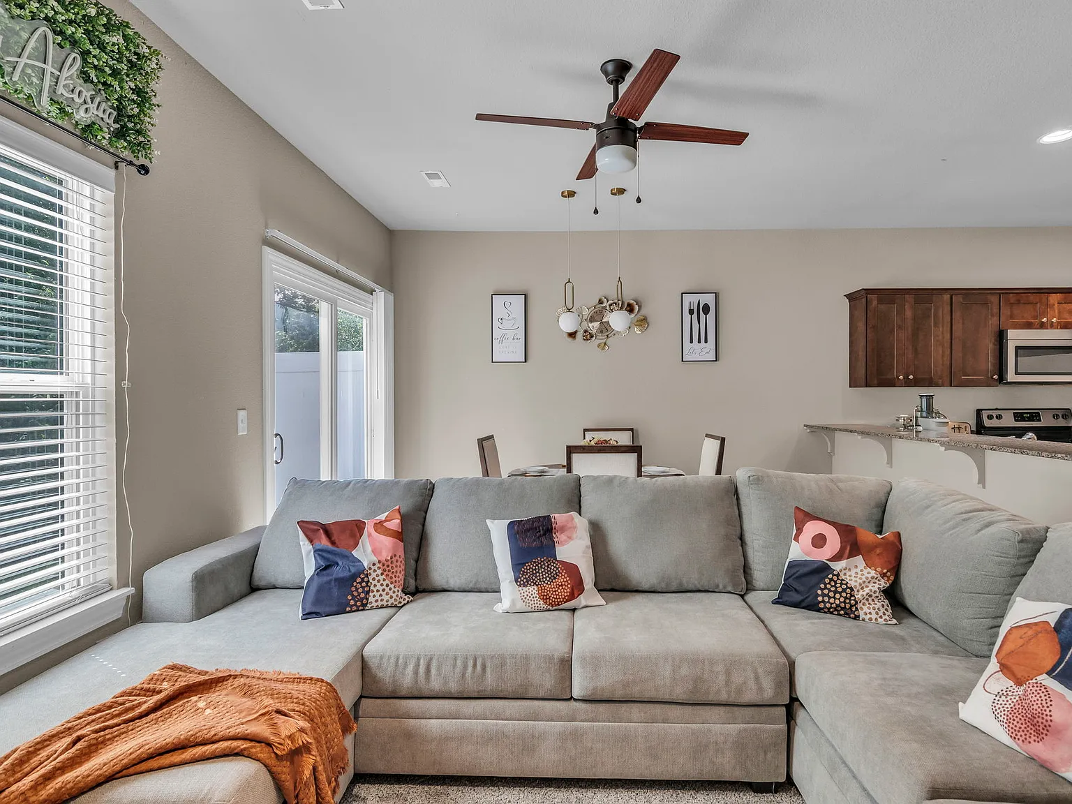 9415 N Adrian Ave — Photo 4