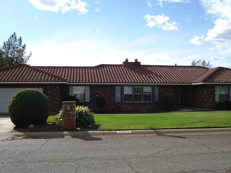 20351 Greenview Dr — Photo 1