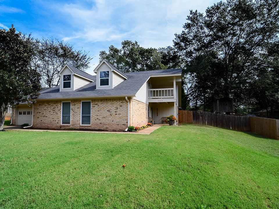 1st image of 1003 Hillcrest Dr