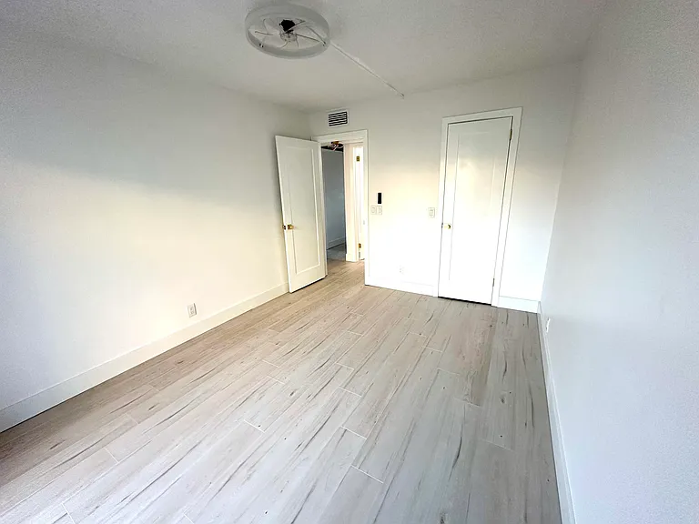 121 Sheffield St E #F — Photo 11
