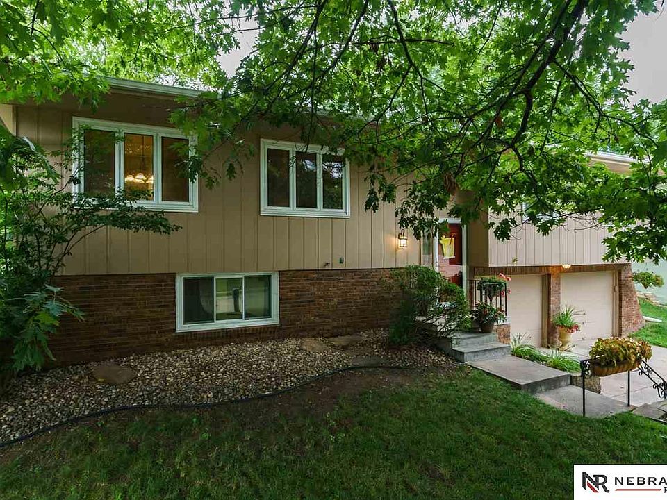 1st image of 15320 Davenport Cir