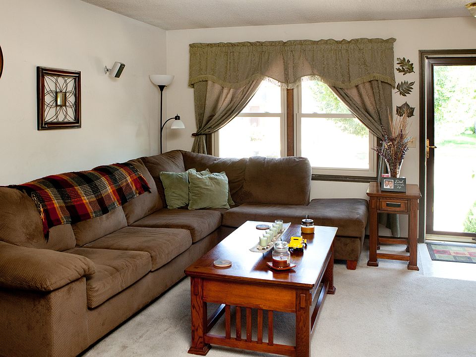 Helen Ct Living Room