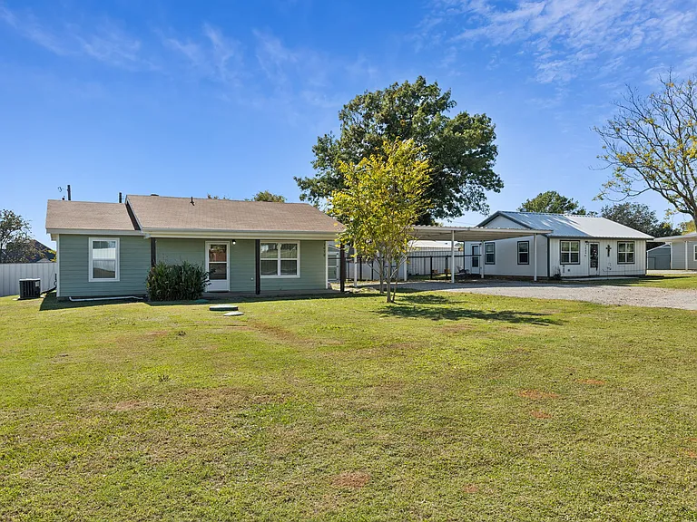 Tons of Yard Space
