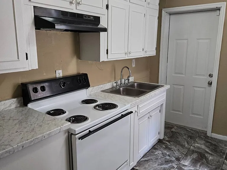 1222 Coleman St — Photo 3