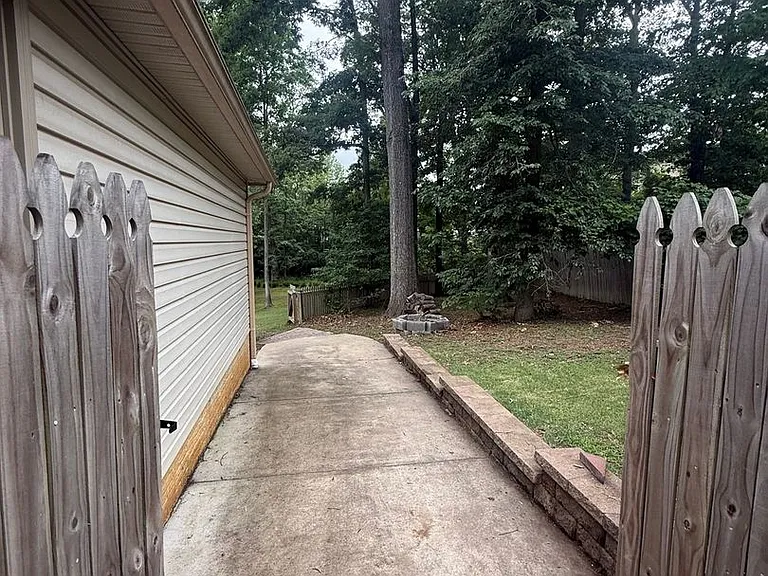 127 Pilgrim Cv — Photo 17