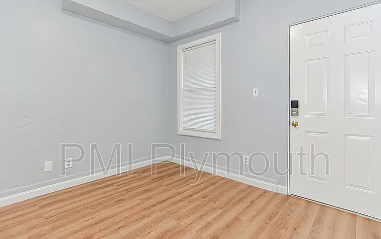 1 bed, 700 sqft, $1,900 — Photo 3