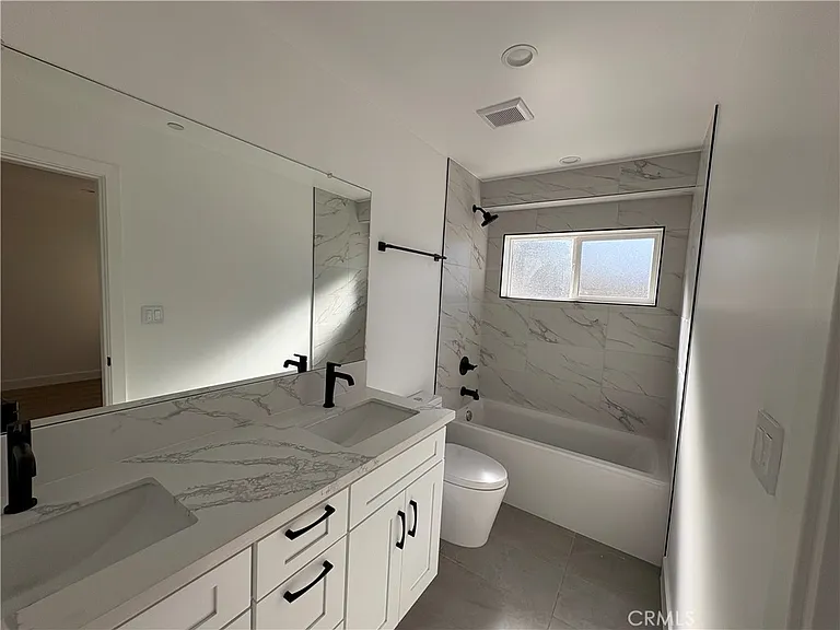 14165 Calvert St — Photo 12