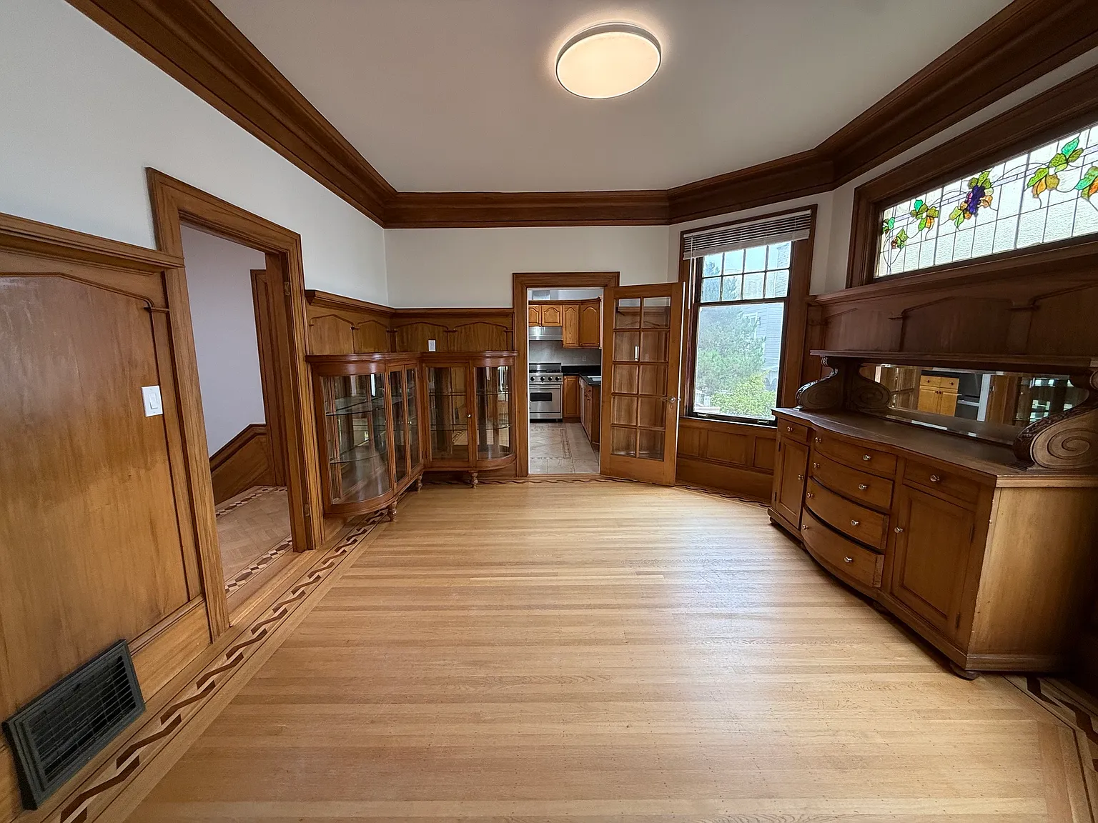 2033 Clement St — Photo 4