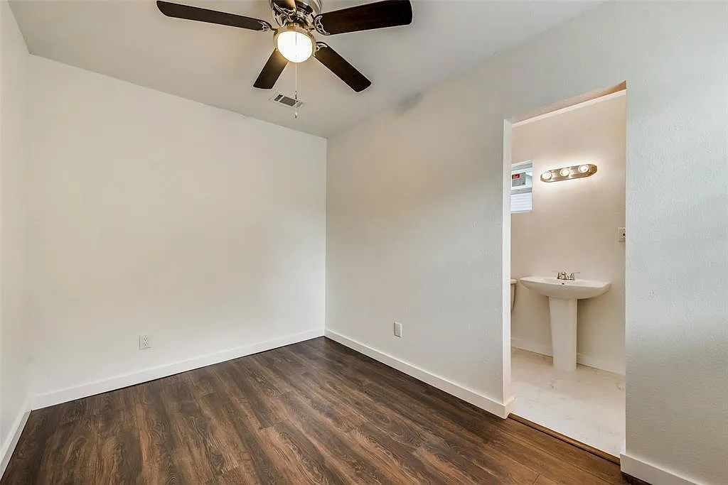 1 bed, 400 sqft, $900 — Photo 2