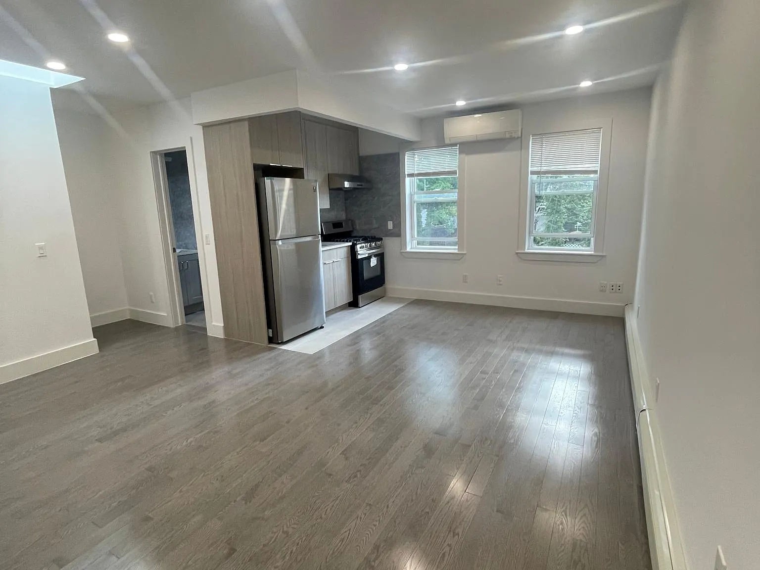 2 bed, 900 sqft, $2,500 — Photo 4
