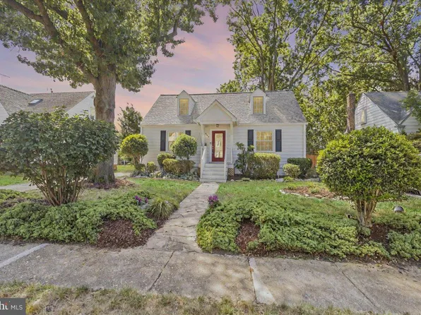 906 17th St S, Arlington, VA 22202