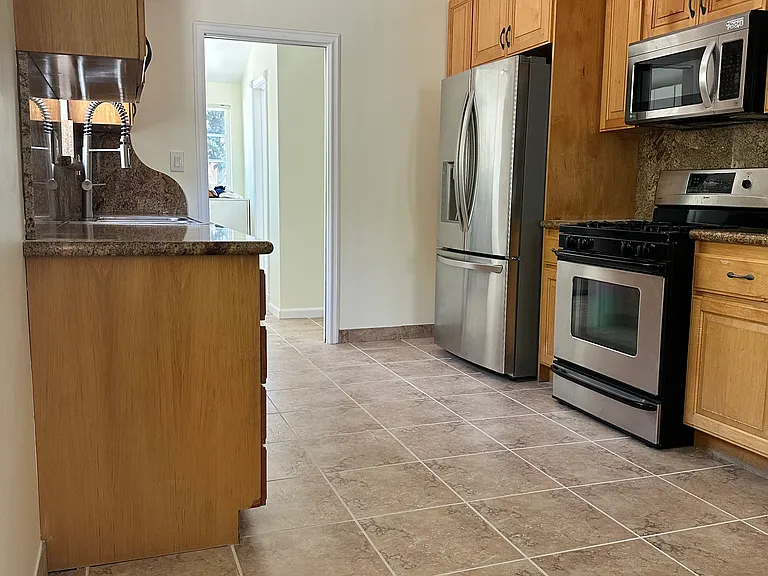 14552 Runnymede St — Photo 36
