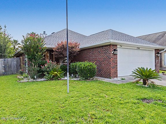 2nd image of 17008 Date Palm Dr