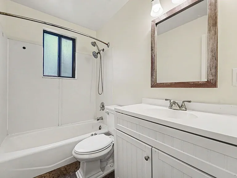 76 Newland Ct — Photo 16