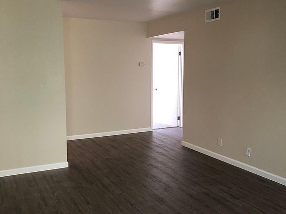 3rd image of 2727 Midtown Ct APT 35