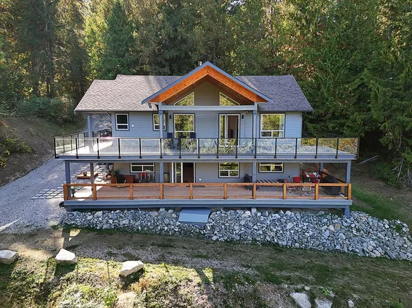 5611 E Oyster Bay Rd, Sunshine Coast, BC V0N 2H1