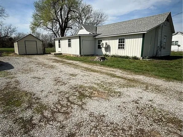 204 S 6th St, Walker, MO 64790