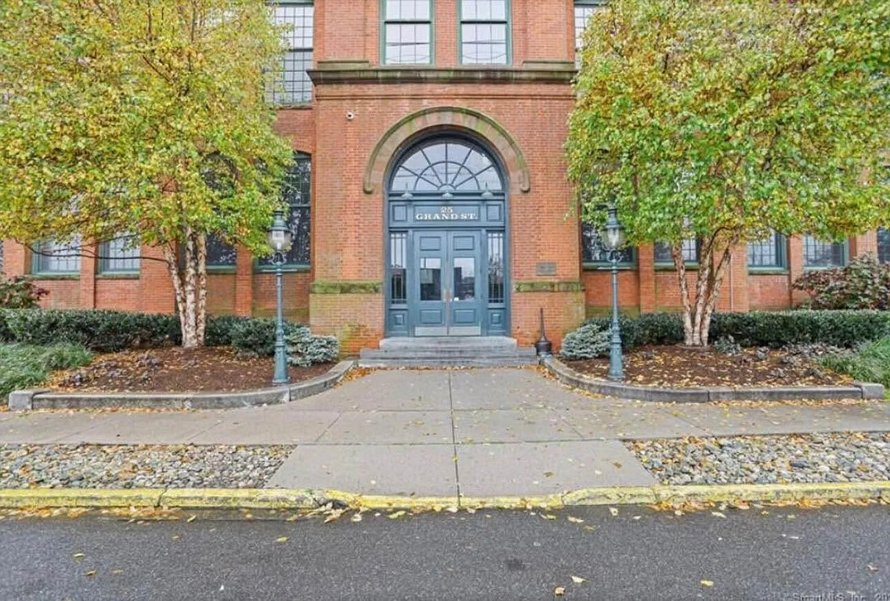 1 bed, 825 sqft, $2,800 — Photo 1