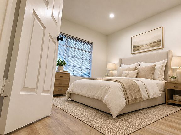 5th image of 14253 Gilmore St #1
