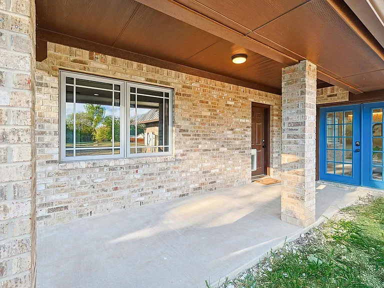 15305 Plum Ln — Photo 38