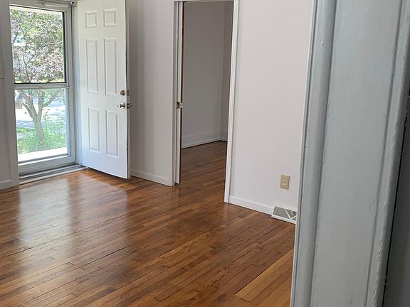 5th image of 1520 Gregory Ave