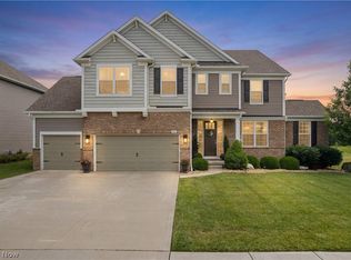 111 Harvester Dr, Akron, OH 44321