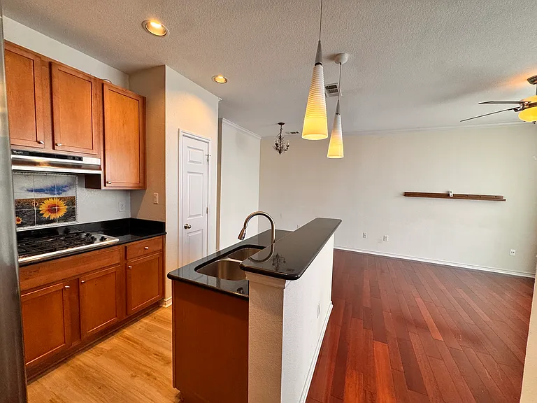 2116 Grove Park Ln — Photo 17