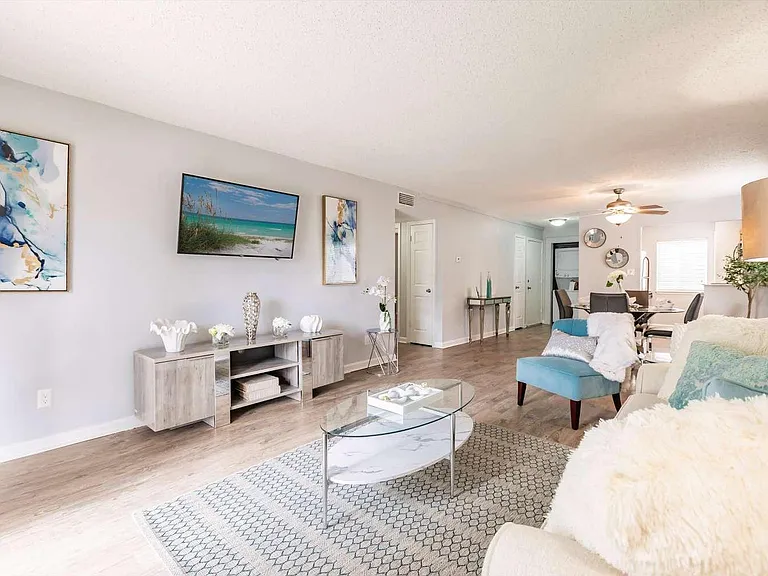 Cypress Winds Apartment Homes — Photo 8