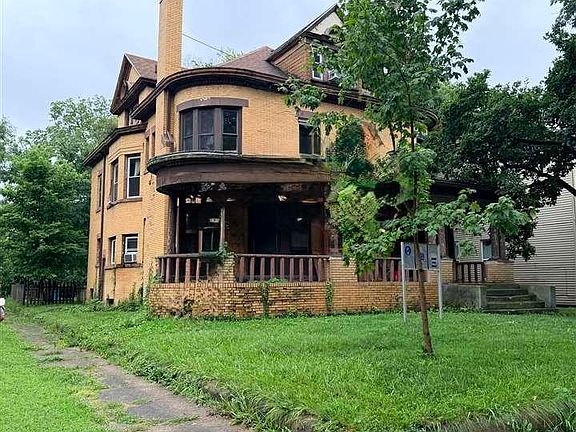 3rd image of 902 S 6th St