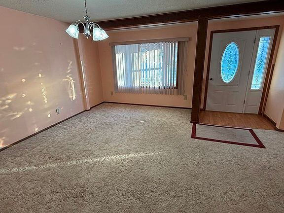 5th image of 614 W 12th St