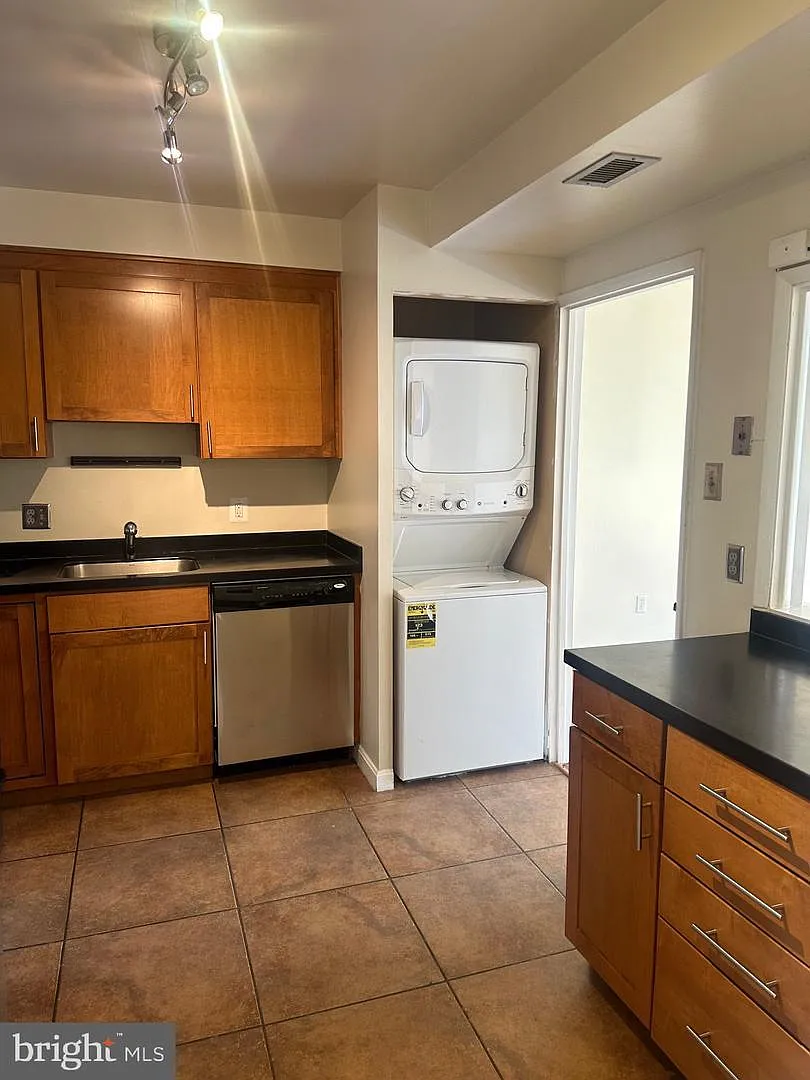 1 bed, 810 sqft, $1,950 — Photo 4