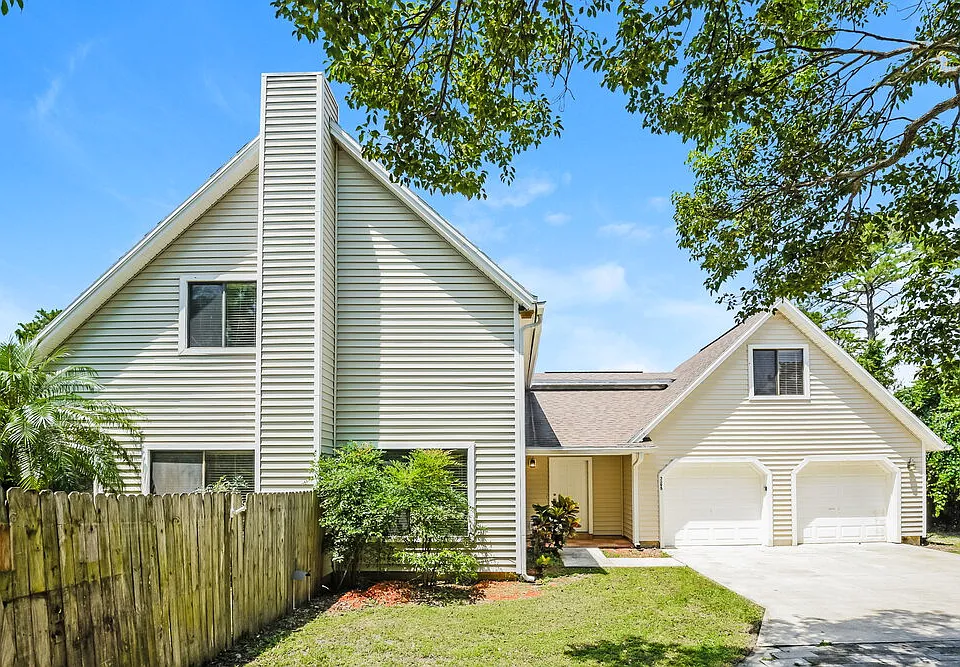 3395 Felda St