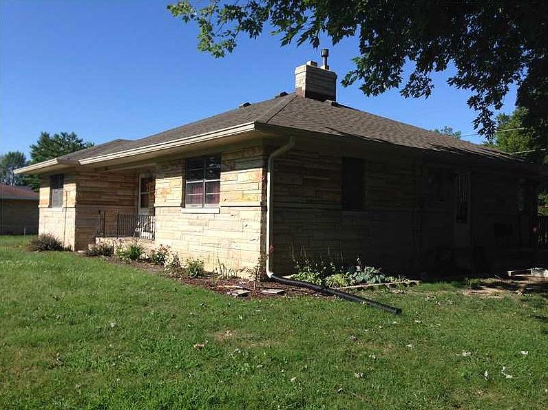 2nd image of 1660 N Priscilla Ave