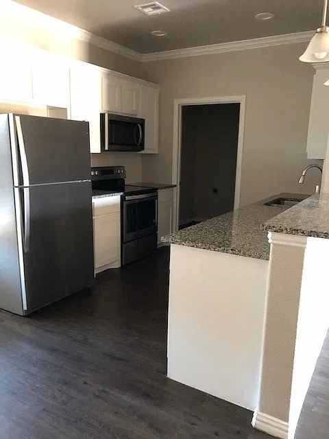 3 bed, 1350 sqft, $1,650 — Photo 4