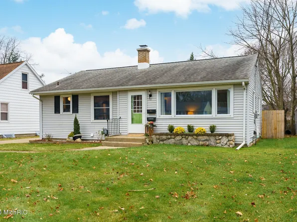 2132 Dorchester Ave, Kalamazoo, MI 49001