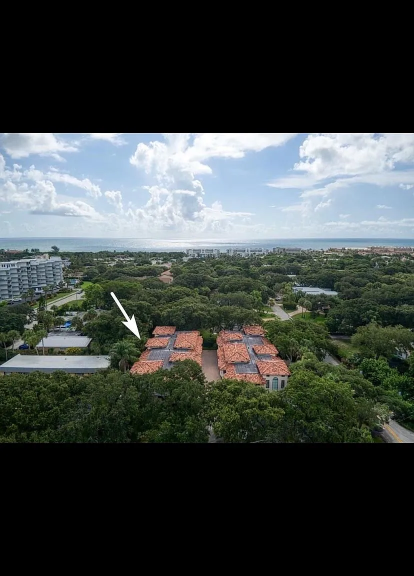 1626 Club Dr — Photo 1