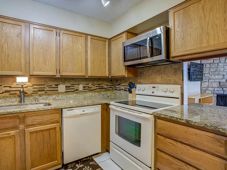 431 Wright St #209 — Photo 6