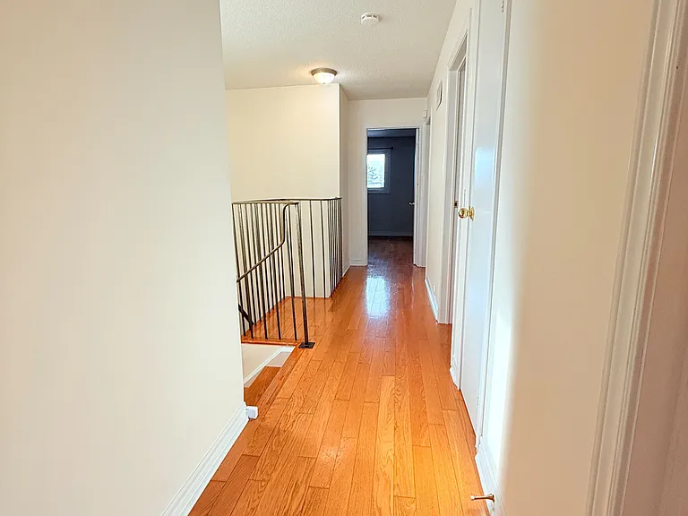16 Madsen Cres — Photo 10
