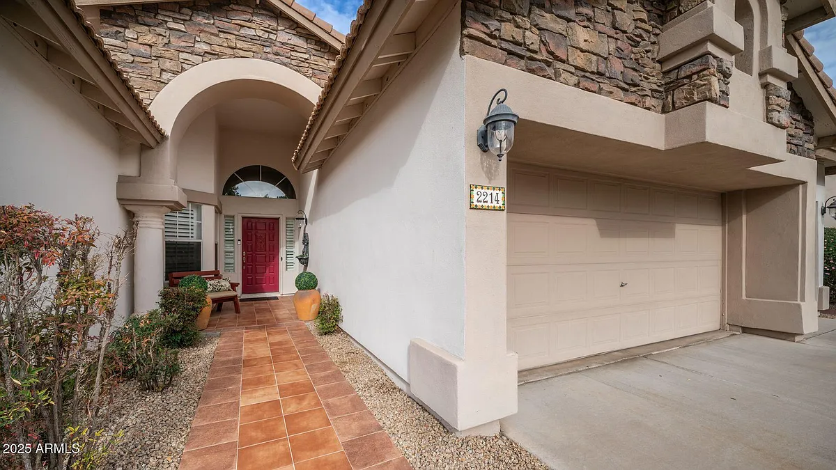 Building Photo - 2214 E Beachcomber Dr