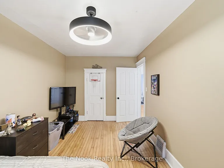 480 George St S — Photo 19