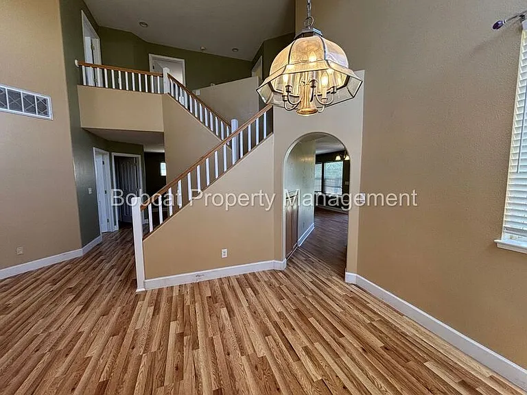1477 Ridge Point Dr — Photo 2