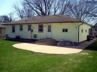 218 E Iowa Ave, George, IA 51237