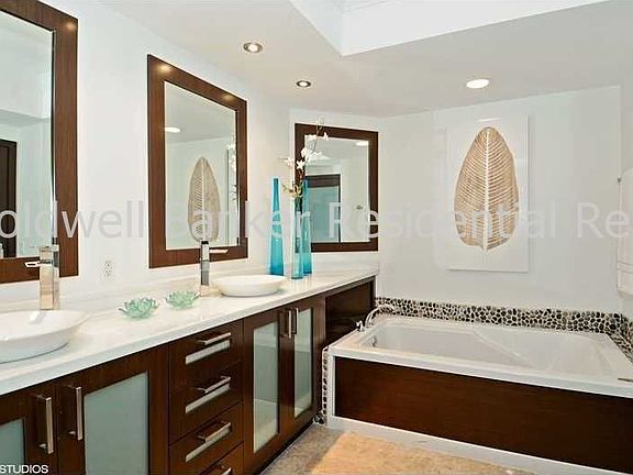 3rd image of 4775 Collins Ave APT 1001