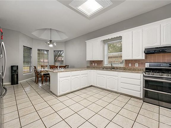 5th image of 2410 Highland Dr