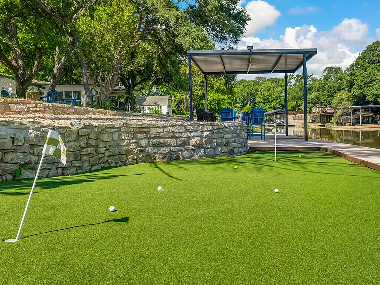 2 teir putting green.... Putt Putt tournament for the whole group!
