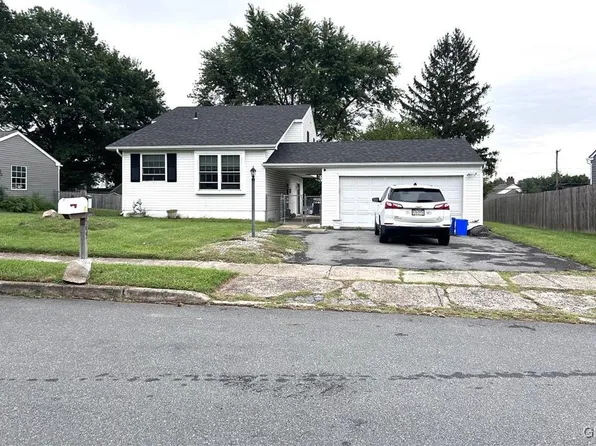 445 Pomander Ave, Reading, PA 19606