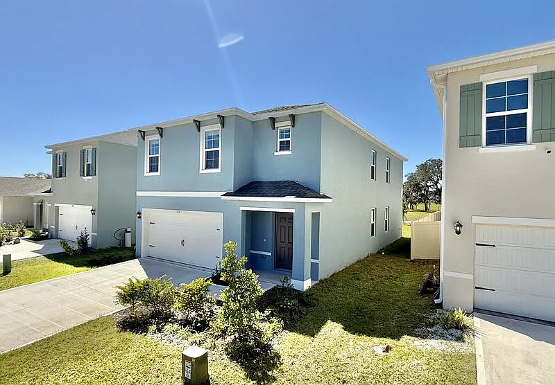 5 bed, 3.0 bath, 2447 sqft, $2,250 — Photo 3